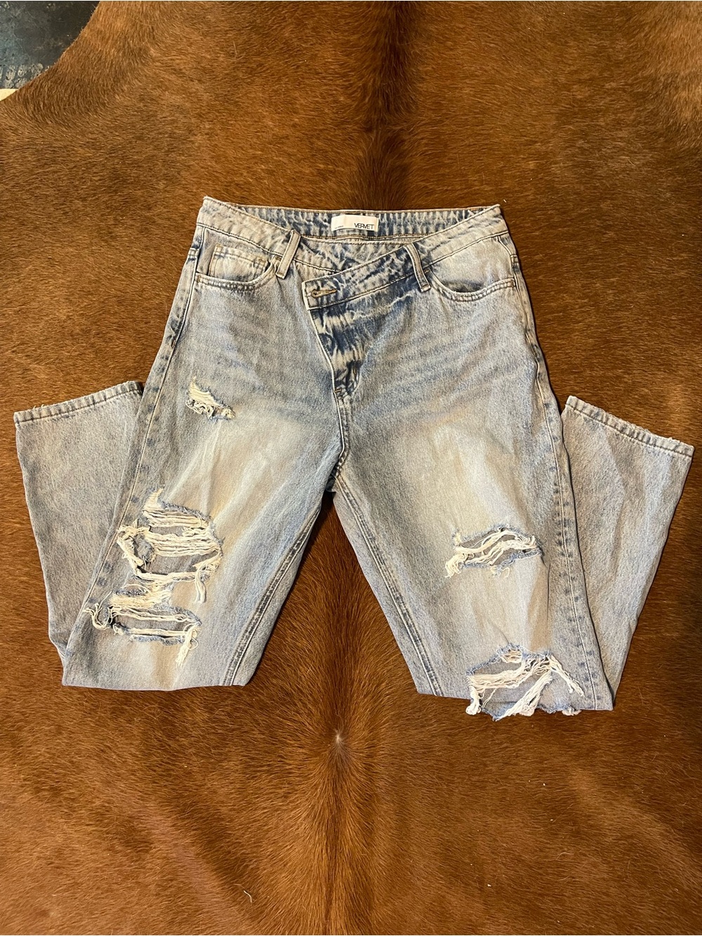 Vintage Light Wash Distressed Ankle Jeans - Women's